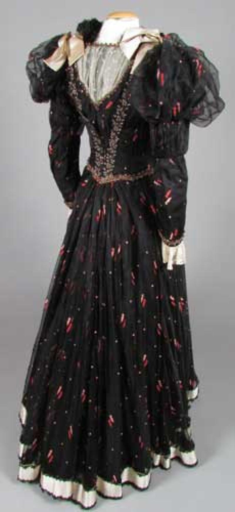 historical girls' clothing: chronological listings -- 1890s